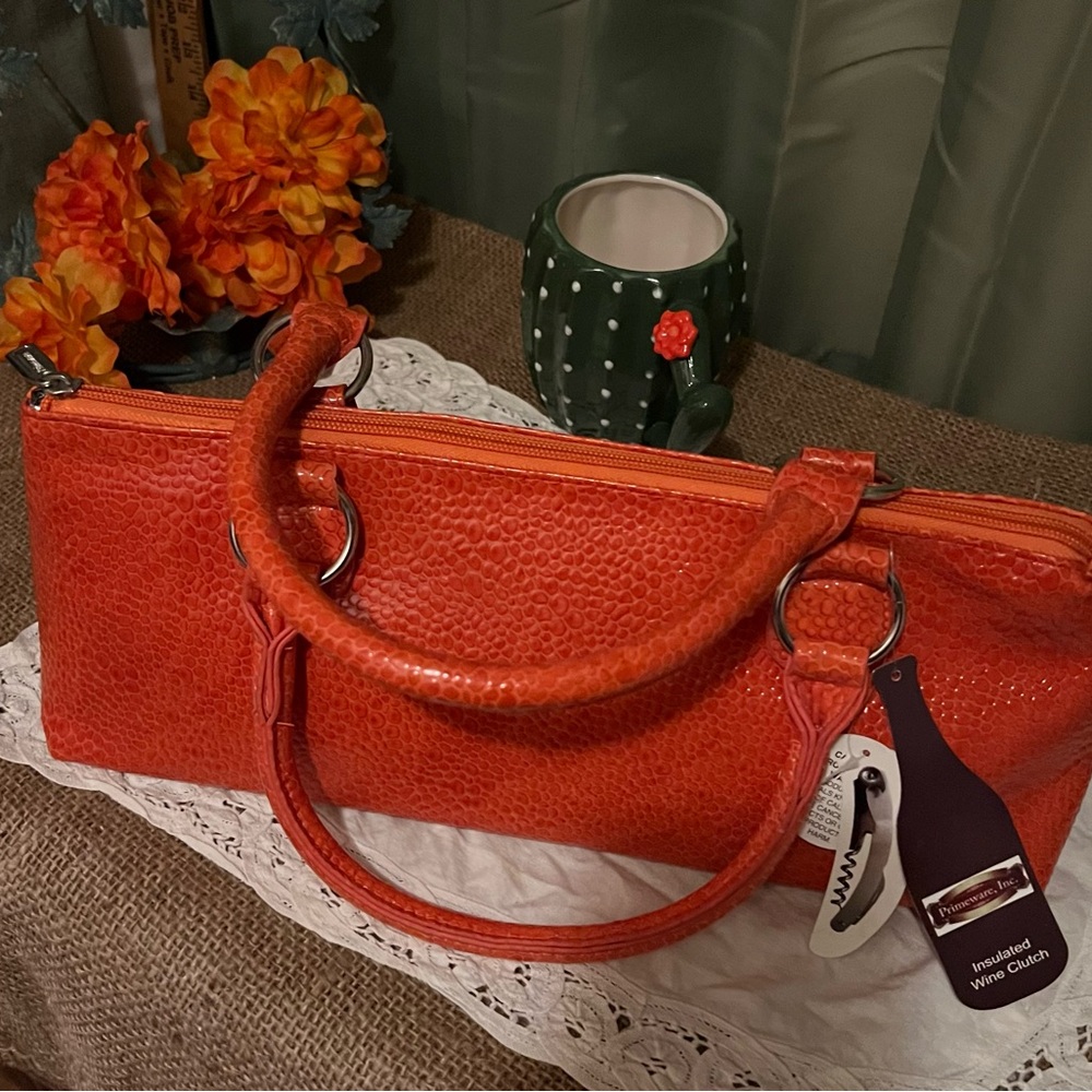 NWT Insulated Wine Clutch Textured Handbag includes Opener